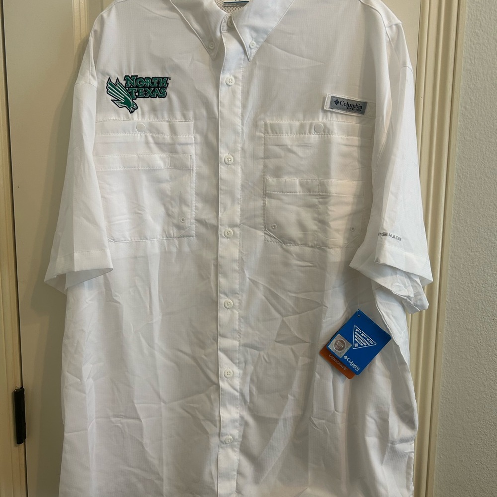 Columbia UNT fishing shirt